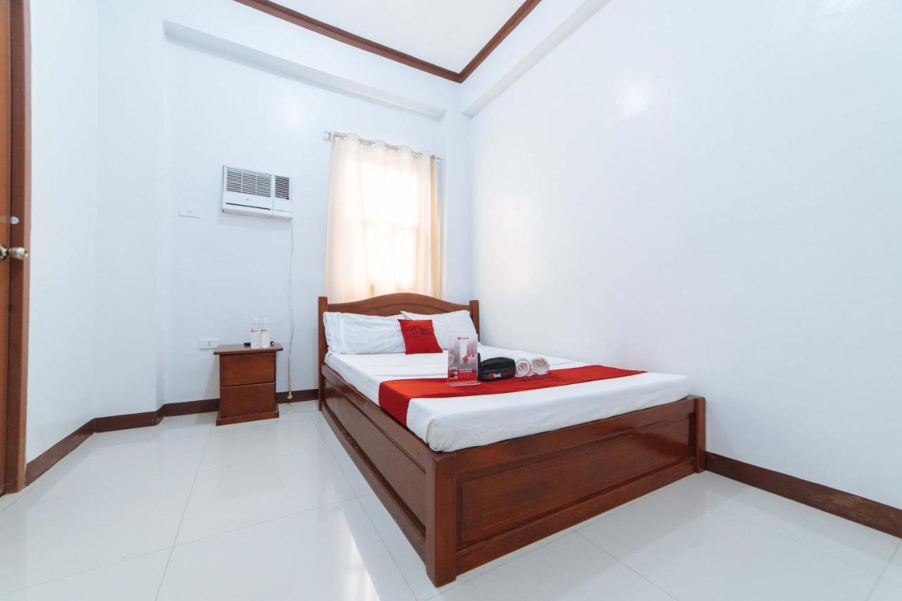 Отель Reddoorz @ D Maagma Street Калибо Экстерьер фото